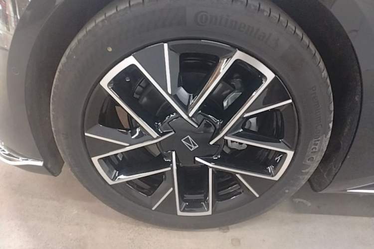 Used Avatr 06  Exterior 4