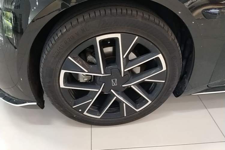 Used Avatr 06 2025 Max Extended-Range Edition Exterior 4