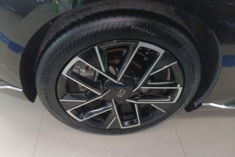 Used Avatr 06 2025 Pro Range-Extended Edition Exterior 5