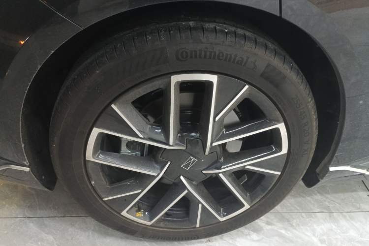 Used Avatr 06 2025 Max Extended-Range Edition Exterior 8