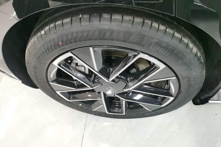 Used Avatr 06 2025 Ultra Pure Electric Edition Exterior 8