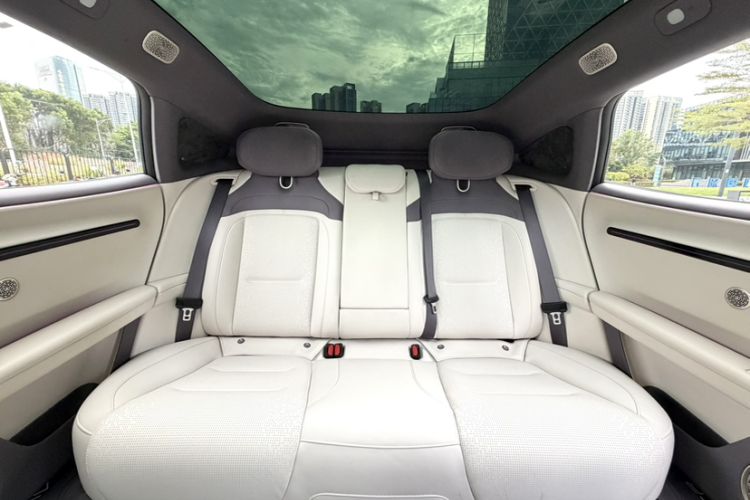 Used Avatr 06 2025 Max Extended-Range Edition Interior 2