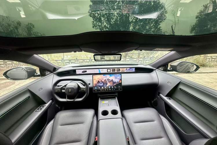 Used Avatr 06 2025 Pro Range-Extended Edition Interior 3