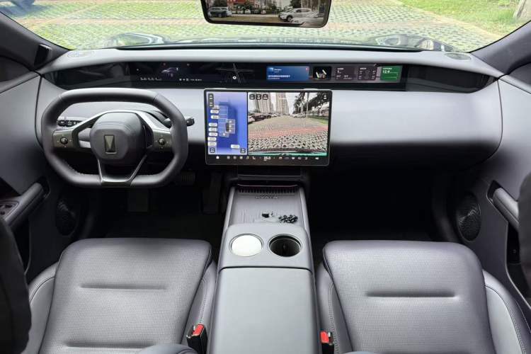 Used Avatr 06 2025 Max Extended-Range Edition Interior 4
