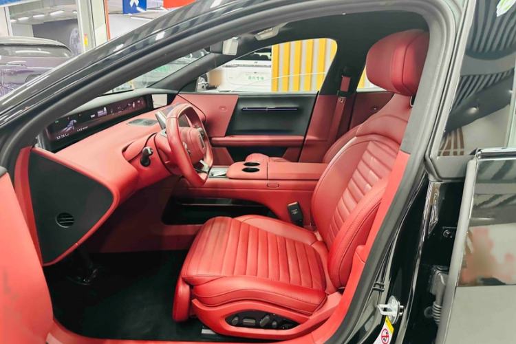 Used Avatr 06 2025 Max Extended-Range Edition Interior 4