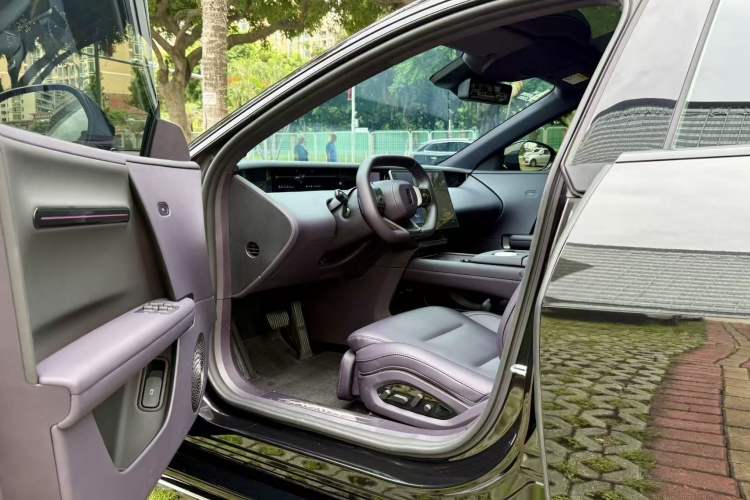 Used Avatr 06 2025 Max Extended-Range Edition Interior 5
