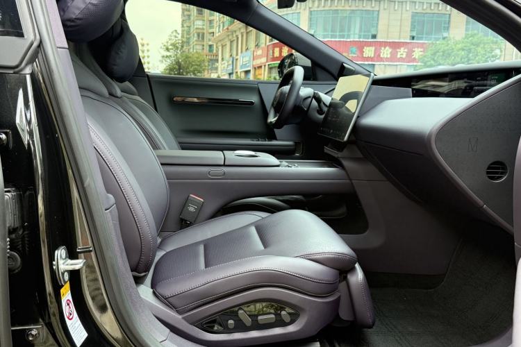 Used Avatr 06 2025 Max Extended-Range Edition Interior 7