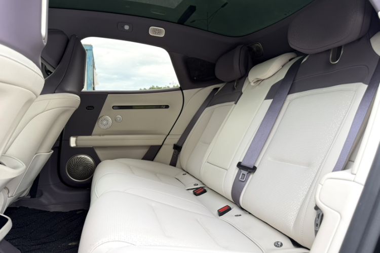 Used Avatr 06 2025 Max Extended-Range Edition Interior 9
