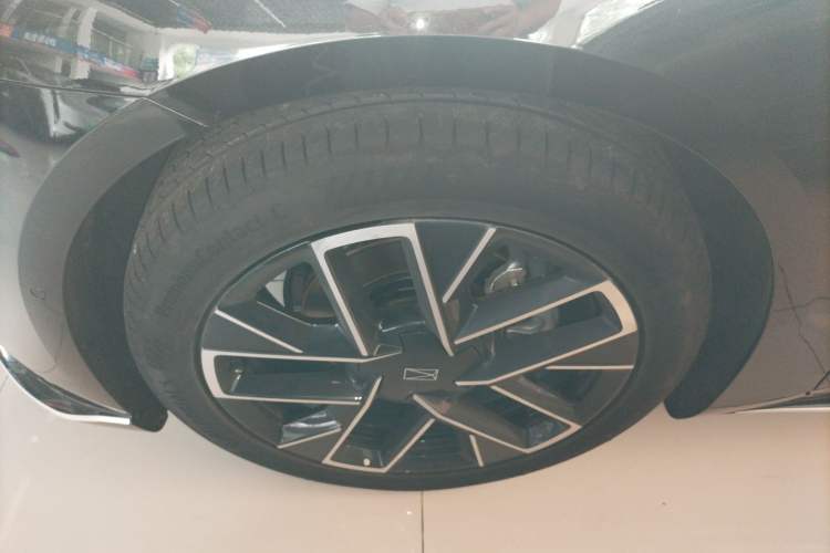 Used Avatr 06 2025 Pro All-Electric Version Left Front Wheel Hub