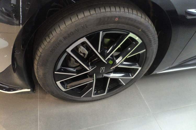 Used Avatr 06 2025 Max Extended-Range Edition Left Front Wheel Hub