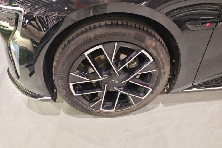Used Avatr 06 2025 Pro All-Electric Version Left Front Wheel Hub