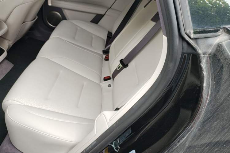 Used Avatr 06 2025 Pro Range-Extended Edition Left Rear Seat