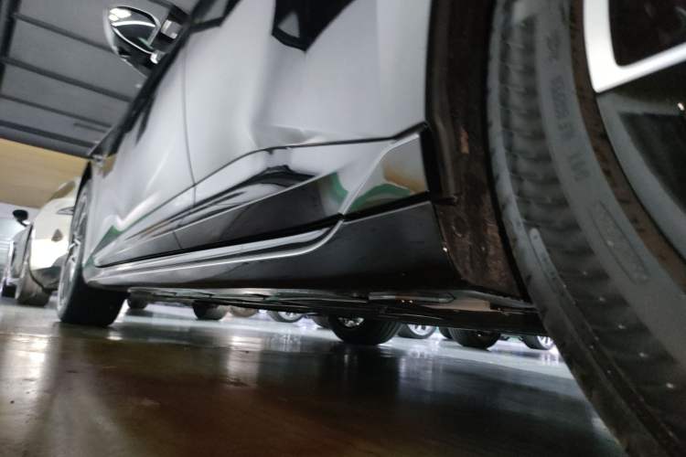 Used Avatr 06 2025 Ultra Pure Electric Edition Left Side Sill
