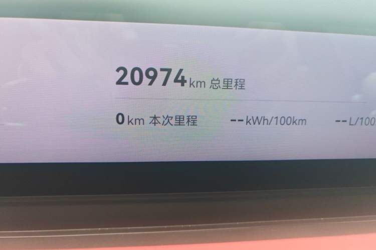 Used Avatr 06 2025 Max Extended-Range Edition Odometer Close Up