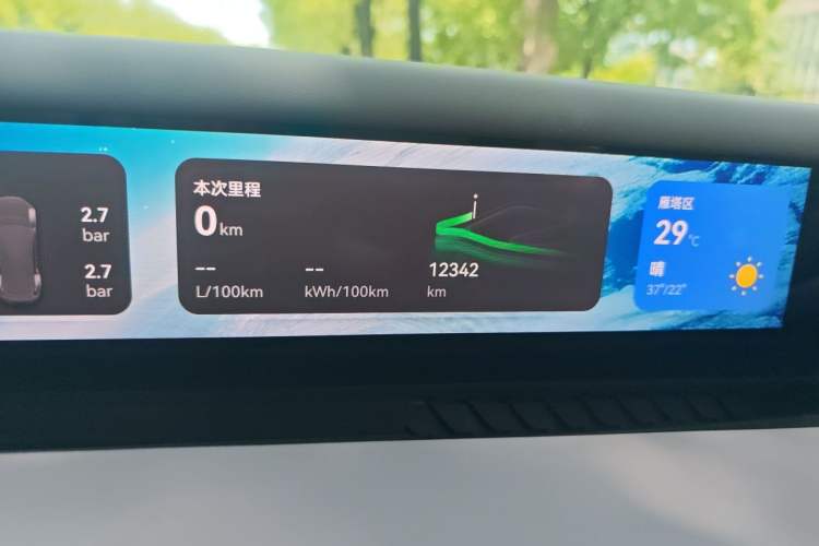 Used Avatr 06 2025 Max Extended-Range Edition Odometer Close Up