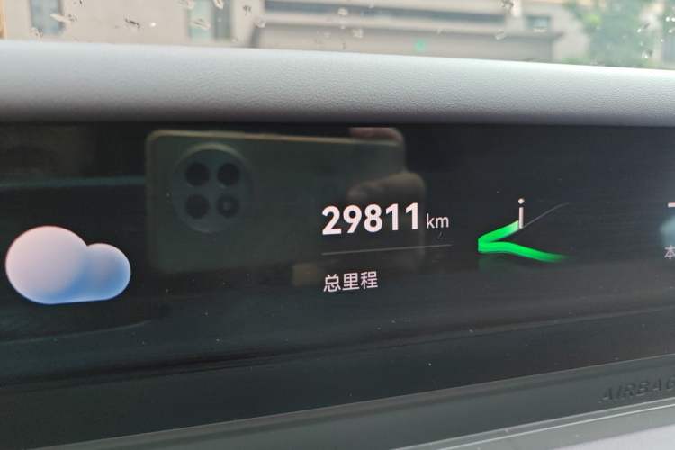 Used Avatr 06 2025 Max Extended-Range Edition Odometer Close Up