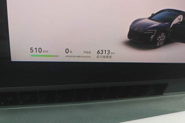 Used Avatr 06  Odometer Close Up