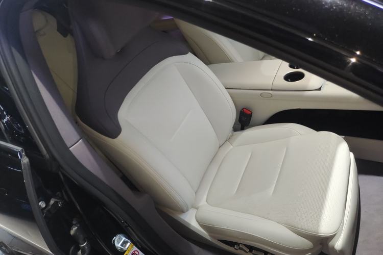 Used Avatr 06 2025 Pro Range-Extended Edition Right Front Seat