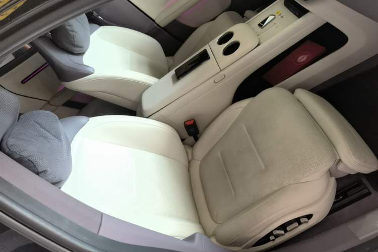 Used Avatr 06 2025 Pro Range-Extended Edition Right Front Seat