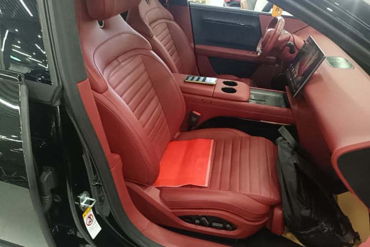 Used Avatr 06 2025 Max Extended-Range Edition Right Front Seat