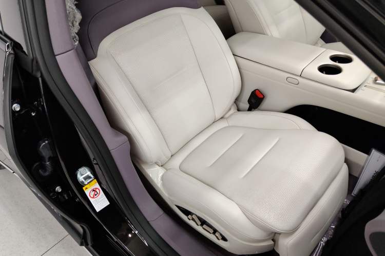 Used Avatr 06 2025 Max All-Electric Version Right Front Seat