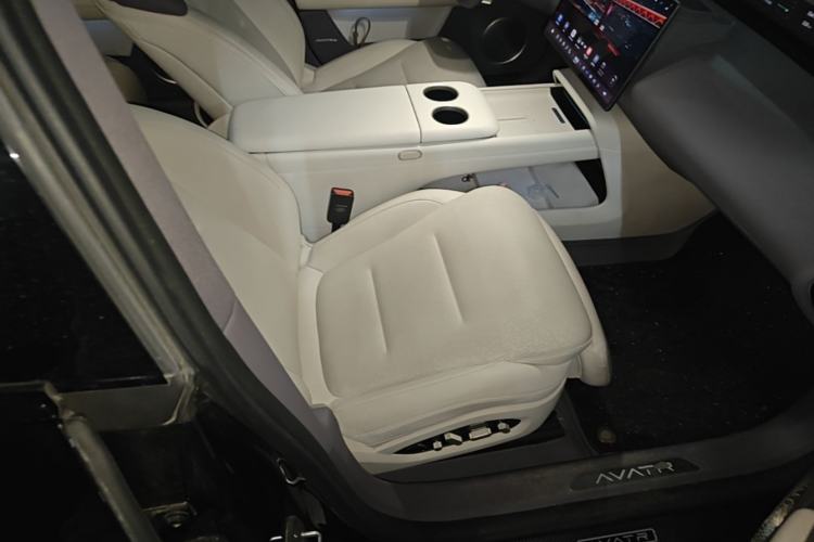 Used Avatr 06 2025 Max Extended-Range Edition Right Front Seat