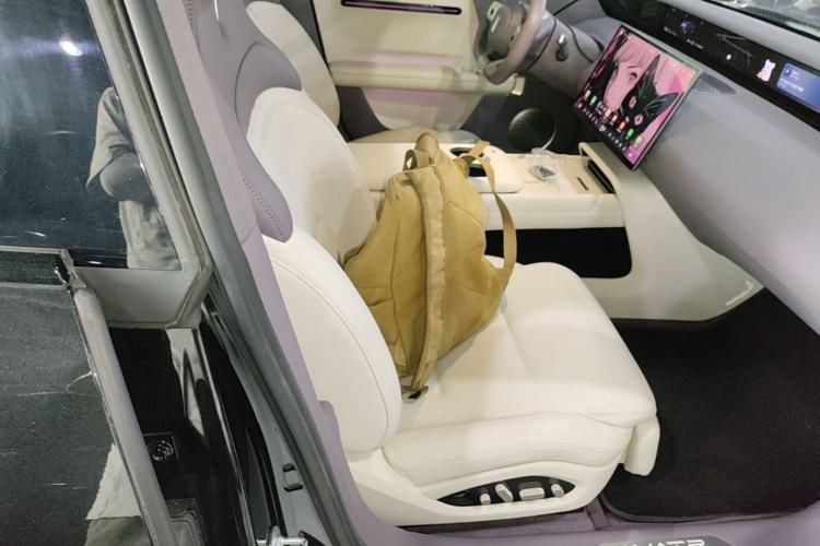 Used Avatr 06 2025 Pro Range-Extended Edition Right Front Seat
