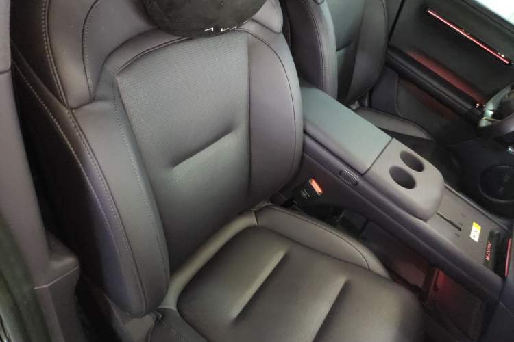 Used Avatr 06 2025 Pro Range-Extended Edition Right Front Seat