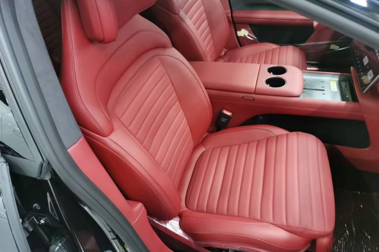 Used Avatr 06 2025 Ultra Pure Electric Edition Right Front Seat