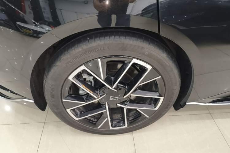 Used Avatr 06 2025 Max Extended-Range Edition Right Rear Wheel Hub