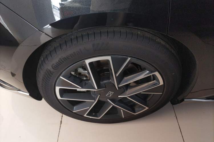 Used Avatr 06 2025 Pro All-Electric Version Right Rear Wheel Hub