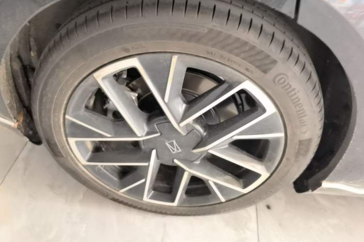 Used Avatr 06 2025 Pro Range-Extended Edition Right Rear Wheel Hub