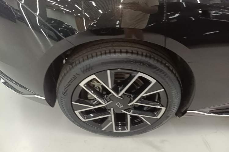 Used Avatr 06 2025 Max Extended-Range Edition Right Rear Wheel Hub
