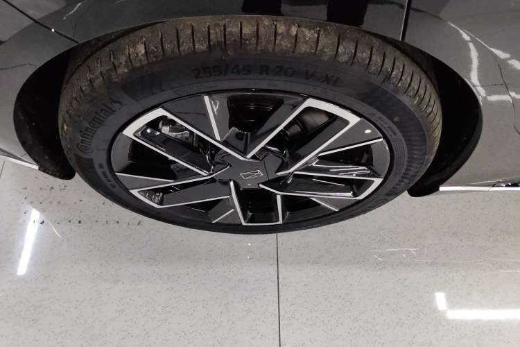 Used Avatr 06 2025 Max All-Electric Version Right Rear Wheel Hub