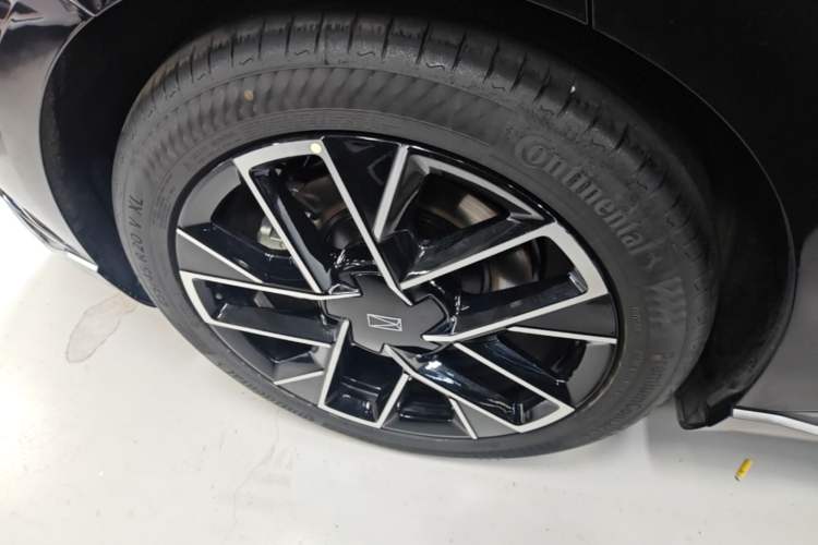 Used Avatr 06 2025 Pro All-Electric Version Right Rear Wheel Hub