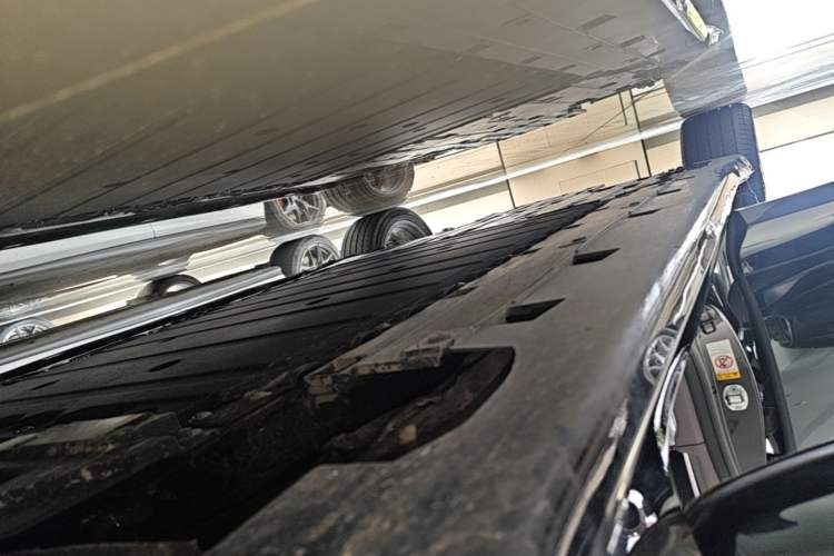 Used Avatr 06 2025 Pro Range-Extended Edition Right Side Sill