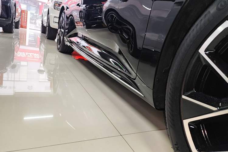 Used Avatr 06 2025 Pro Range-Extended Edition Right Side Sill