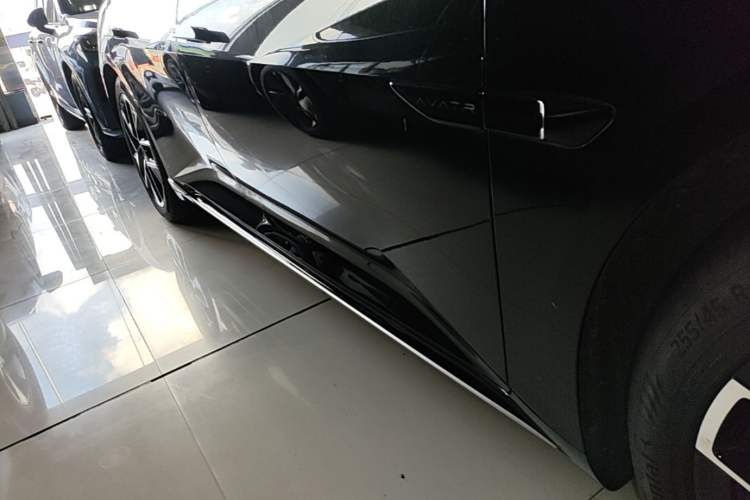 Used Avatr 06 2025 Pro Range-Extended Edition Right Side Sill