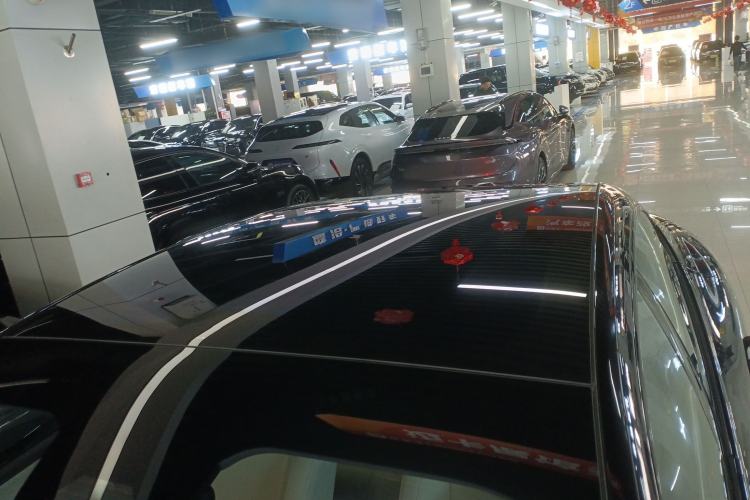 Used Avatr 06 2025 Pro Range-Extended Edition Roof