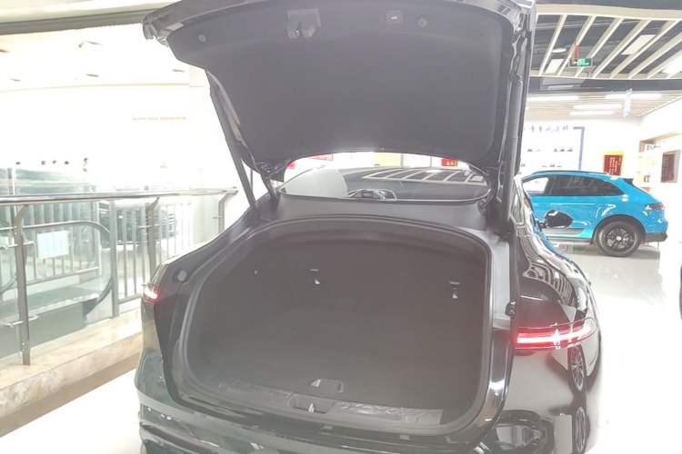 Used Avatr 06 2025 Max All-Electric Version Trunk