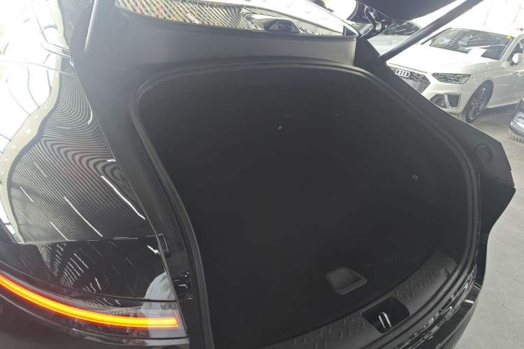 Used Avatr 06 2025 Pro Range-Extended Edition Trunk