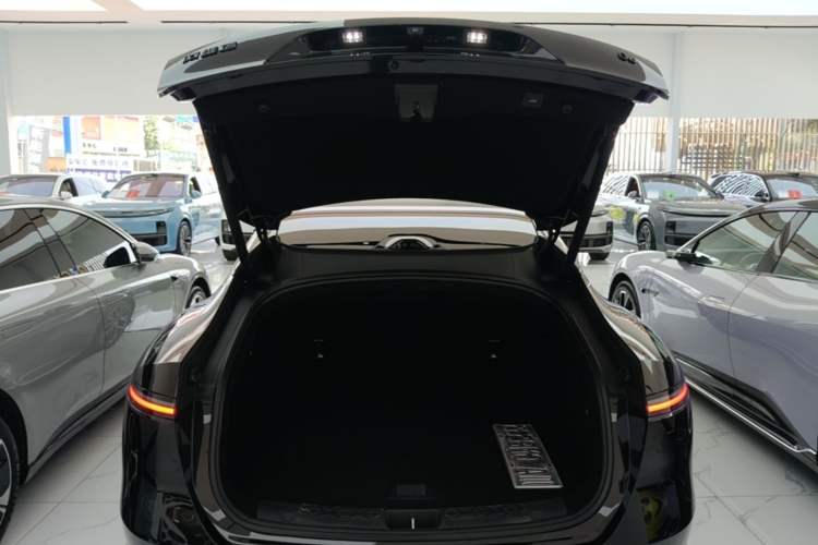 Used Avatr 06 2025 Max Extended-Range Edition Trunk