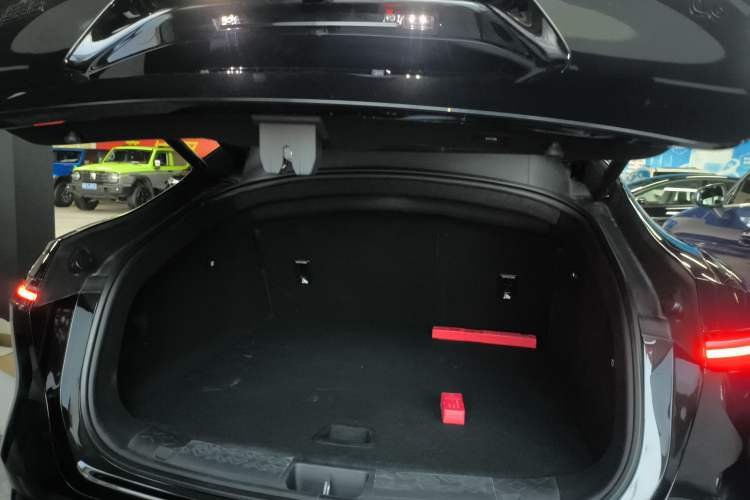 Used Avatr 06 2025 Pro All-Electric Version Trunk