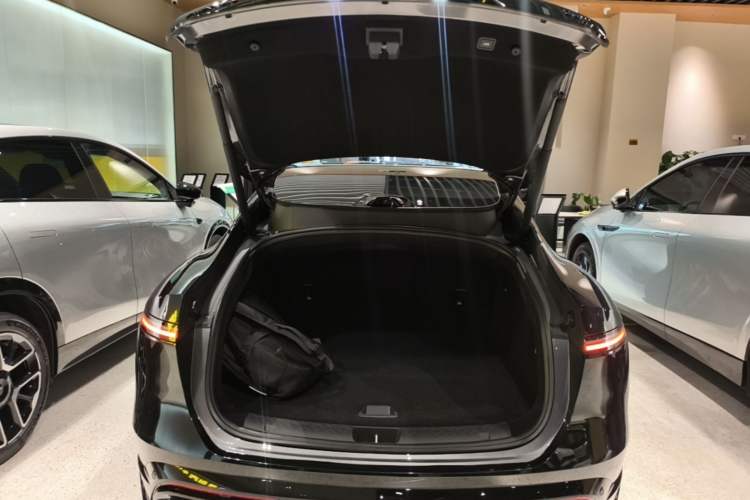 Used Avatr 06 2025 Pro All-Electric Version Trunk