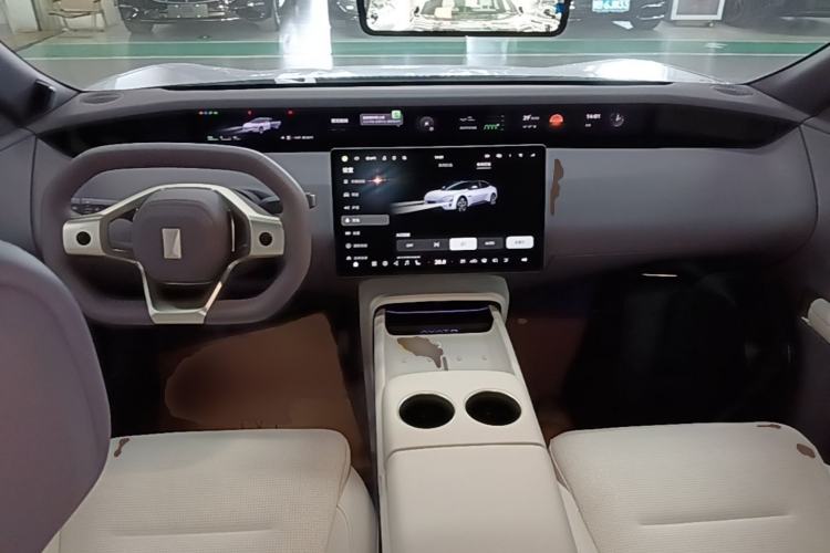 Used Avatr 06 2025 Max All-Electric Version Center Console