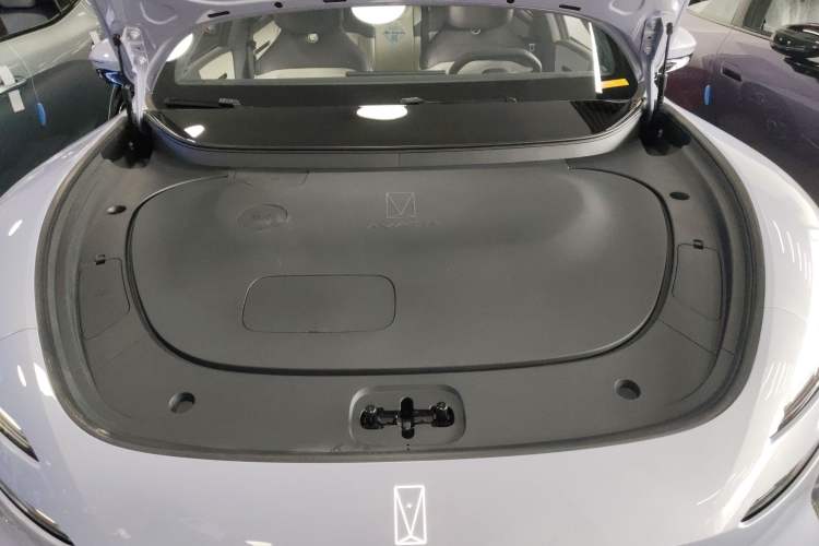 Used Avatr 06 2025 Pro Range-Extended Edition Engine Bay
