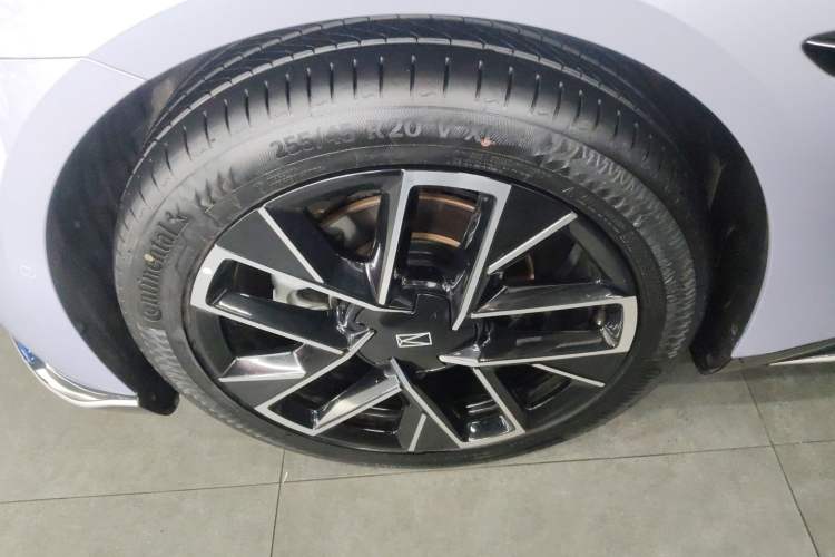 Used Avatr 06 2025 Pro Range-Extended Edition Exterior 4