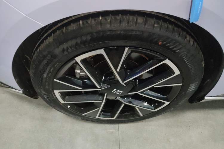 Used Avatr 06 2025 Pro Range-Extended Edition Exterior 5