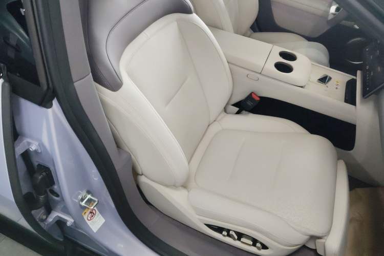Used Avatr 06 2025 Pro Range-Extended Edition Right Front Seat
