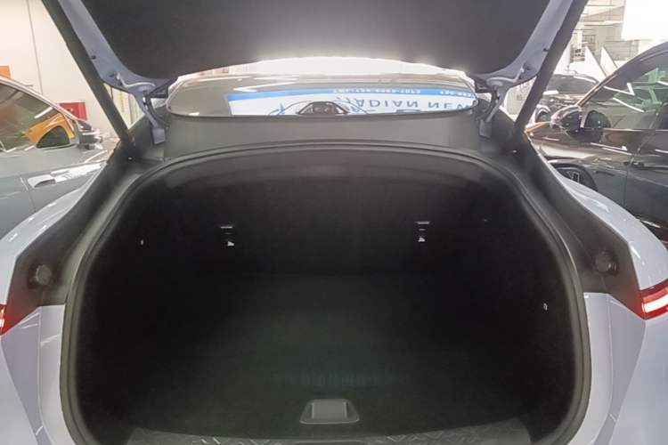 Used Avatr 06 2025 Max All-Electric Version Trunk
